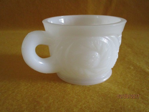 MILK GLASS COFFEE / TEA CUP UNMARKED EXCELLENT CONDITION - Picture 3 of 8