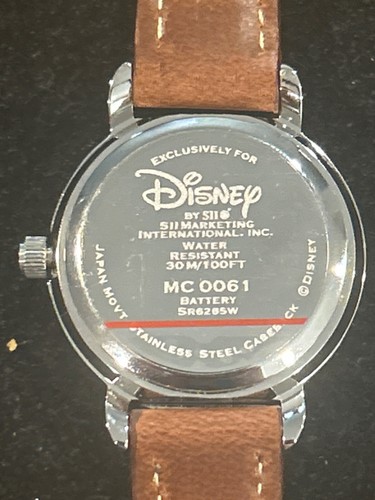 Reloj Disney Winnie The Pooh Mujer 26mm Dorado Tono Plata Abeja Segundos Batería Nueva - Imagen 7 de 7