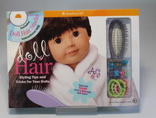 American Girl Puppe Haarstudio Buch DVD Lila Bürste Haarspangen Vintage Neu aus altem Lagerbestand