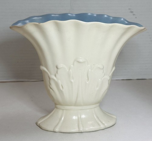 Vantage Art Pottery Ceramic Fan Vase Scalloped Edge White W/ Blue Interior - Picture 2 of 6