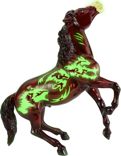 Breyer Traditional Series Beowulf 2024 Halloween Pferd Glow in the Dark Neu - Bild 2 von 3