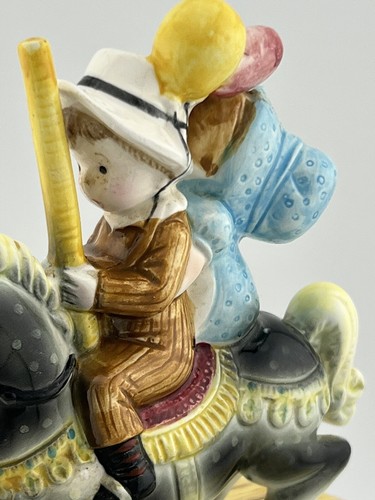 Caja de música American Greetings Carousel Love Makes the World Go Round Holly Hobbie - Imagen 7 de 11