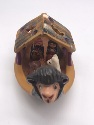 Belén de arcilla peruana pintada a mano - María, José y el Niño Jesús y ovejas - Imagen 2 de 6