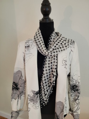 Austin Reed Black, White & Gray Flower Print Blazer Open Front, Lined Sz 10P EUC - Picture 11 of 11
