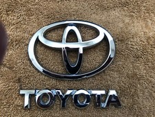 GENUINE TOYOTA  SILVER  EMBLEM 90975-A2011 NEW
