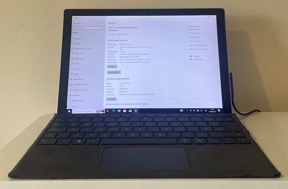 Microsoft Surface Pro 4 1724 12.3" i5 6300U 2.4GHz 4GB RAM 128GB SSD - Image 2 of 4