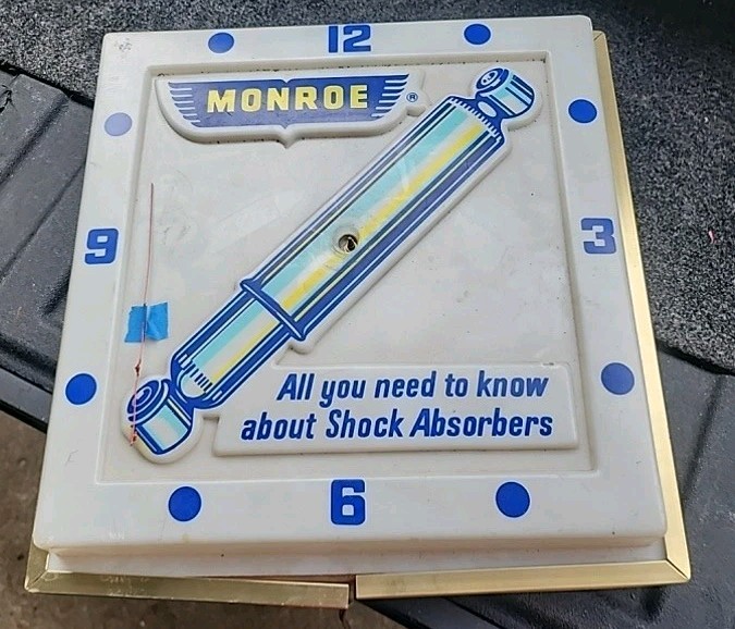 VINTAGE MUNROE SHOCK ADVERTISING CLOCK DUALITE LIGHTED 16 INCH MAN CAVE Part/rep