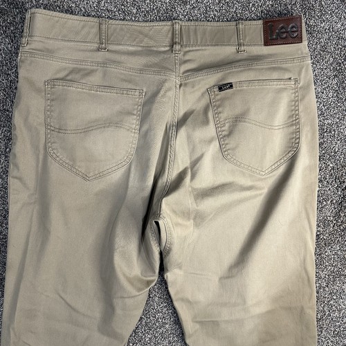 Lee 44 X 30 Extreme Motion MVP Relaxed Fit Straight Leg Khaki Pants - Picture 6 of 7