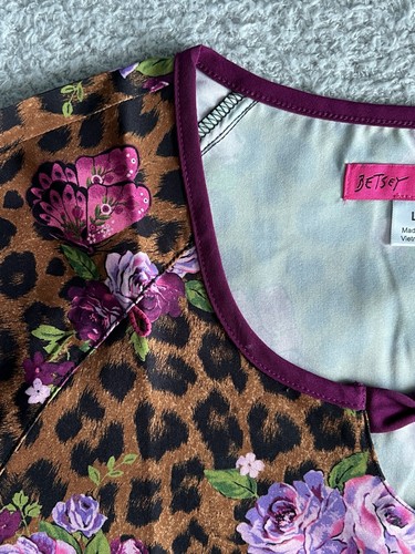 Koi Betsey Johnson Scrub Top Women’s Large Brown Wildlife Roses Nursing Medical - Picture 4 of 11