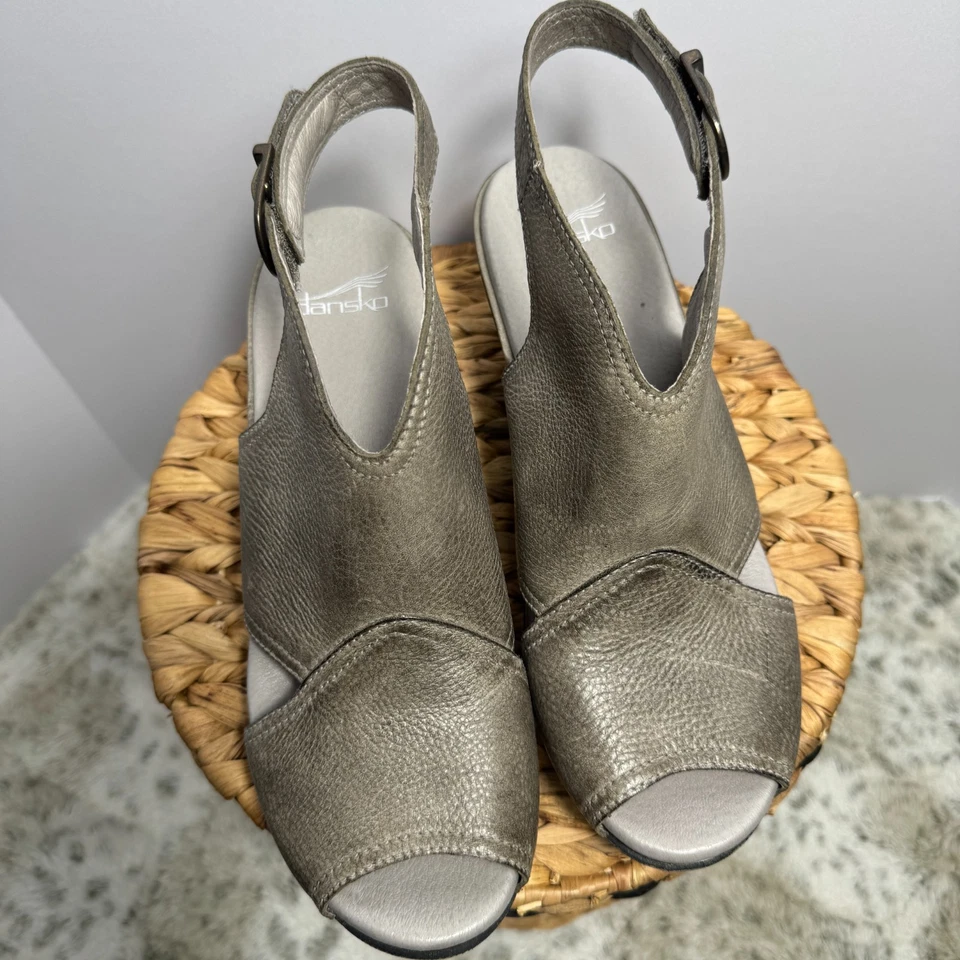 NUEVO Dansko Vanda Cuero Punta abierta Tobillo Eslinga Trasera Para Mujer Talla 41 Gris Guijarro Foto 2 de 4