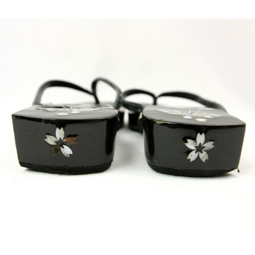 Vintage Glossy Lacquered Wooden Abalone Shell Floral Sequin Sandals Black 6 - Picture 7 of 11