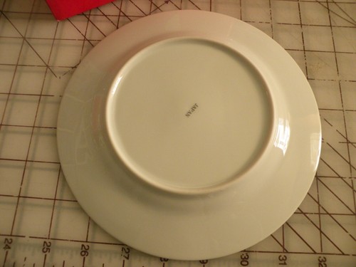 CHRISTMAS TREASURY 4 SALAD PLATES HOLLY BERRIES NEW IN BOX 7 1/2" - Picture 2 of 5