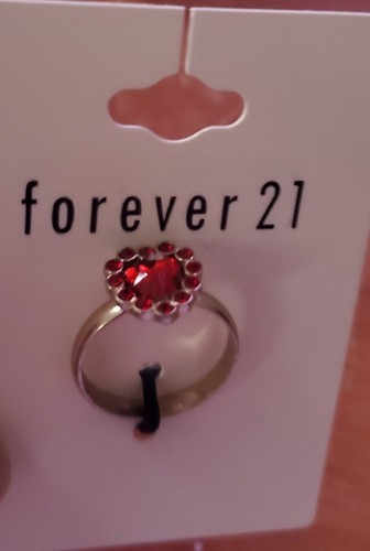 Forever 21 Goldtone Rings Size 7 Heart shaped Red - Picture 2 of 3