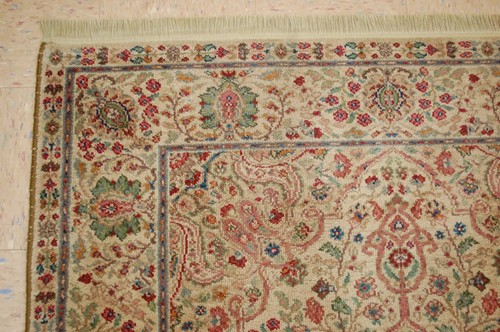 AUTHENTIC AMERICAN KARASTAN TABRZ MEDALLION PATTERN # 900/909 RUG SIZE 4'3"x 6' - Picture 4 of 19