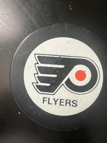 PHILADELPHIA FLYERS Official Hockey Puck NHL Logo FREE SHIPPING LQQK! - Picture 3 of 5
