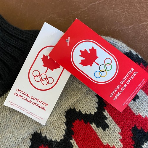 NWT Hudsons Bay O/S Olympic Team Canada Knit Poncho Cape Cowichan Style Fringe - Picture 18 of 19