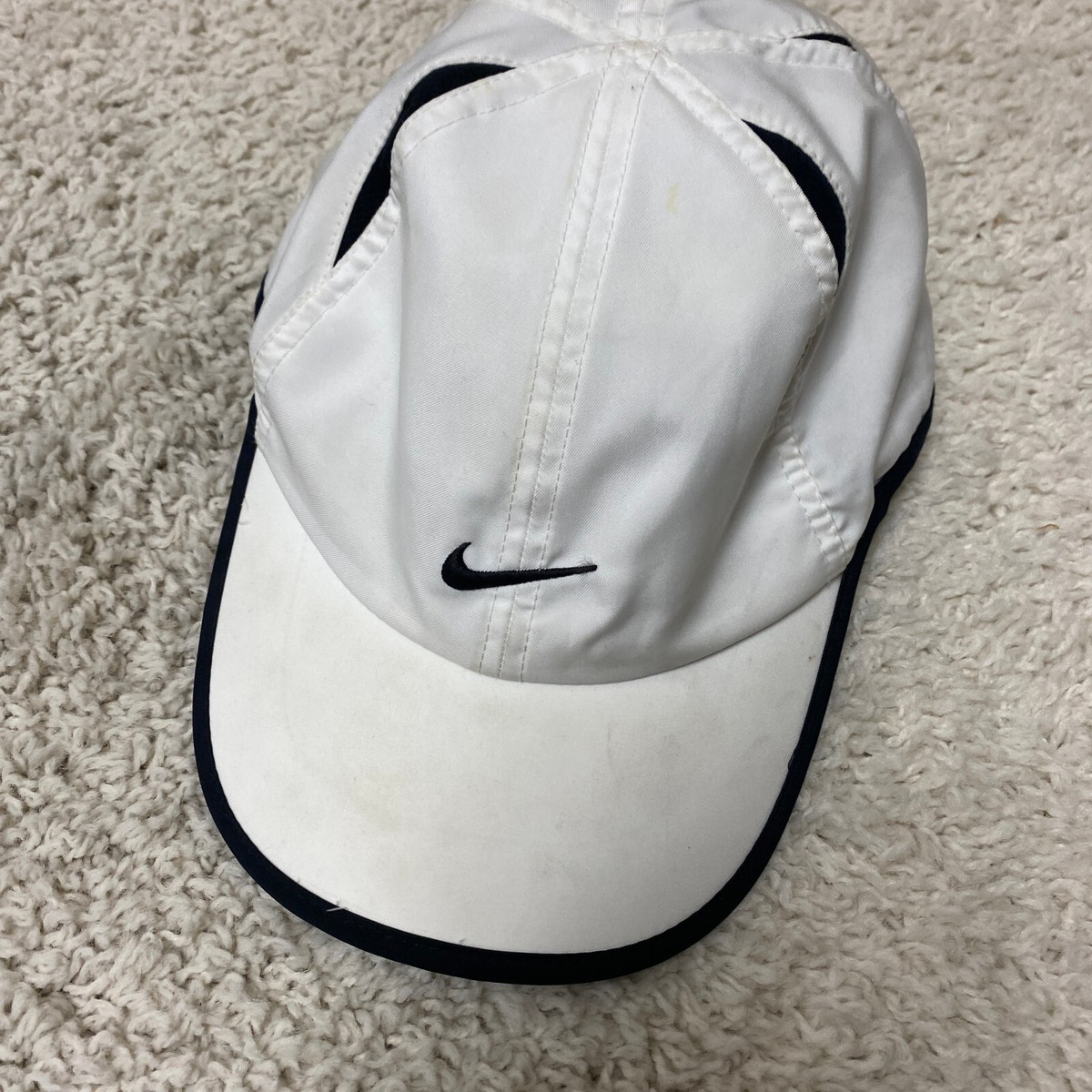 Nike Drifit Featherlight Hat White Black One Size Strapback  display picture 2