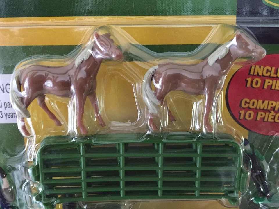 John Deere 9420T Tractor 10 piece set w Hay Wagon, Men ,Horses & Gates by Ertl - Image 2 of 4