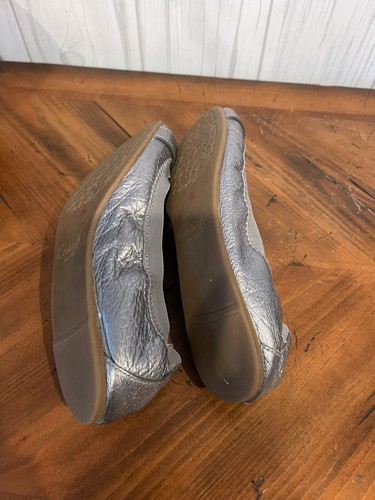 Coach Chelsea slip on donna argento metallizzato balletto medaglione piatto taglia 8 - Foto 7 di 7