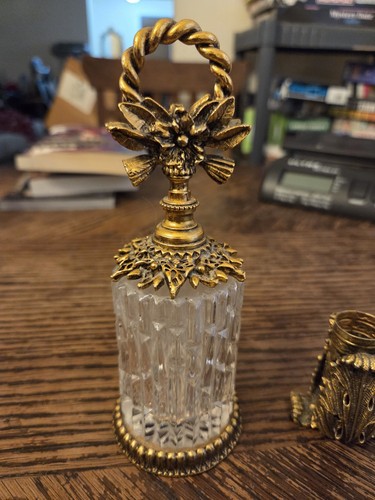 Stylebuilt Glas Parfüm Flakon mit Goldakzenten & Blume Dapper & Lippenstift Halter - Bild 5 von 10