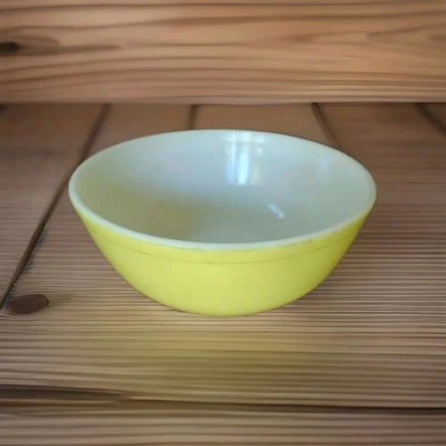 Vintage Pyrex Large 4-Quart Yellow Primary 404 Mixing Bowl Ovenware