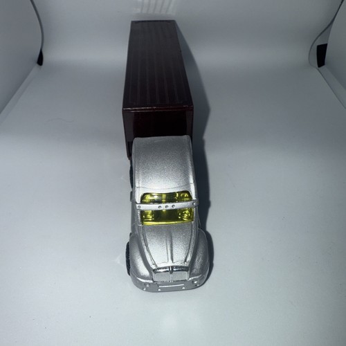 2000 Matchbox Big Movers Hershey's Tractor Trailer New in Package 89919-91 - Picture 2 of 6