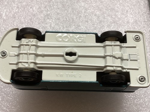 Corgi VW Type 2 Split screen van in blue. 1:43 unboxed - Picture 11 of 11