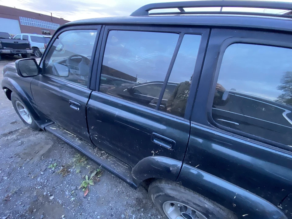 Used Rear Left Door Assembly Rear Side fits: 1993 Toyota Land cruiser w/moulding — 第 3/4 张图片