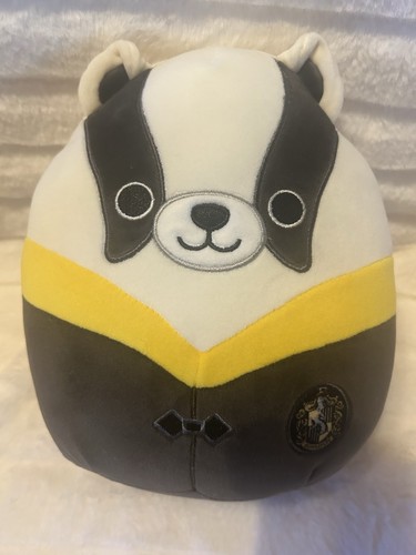 Squishmallows 8" Harry Potter Hufflepuff Badger in Cape - Picture 1 of 6