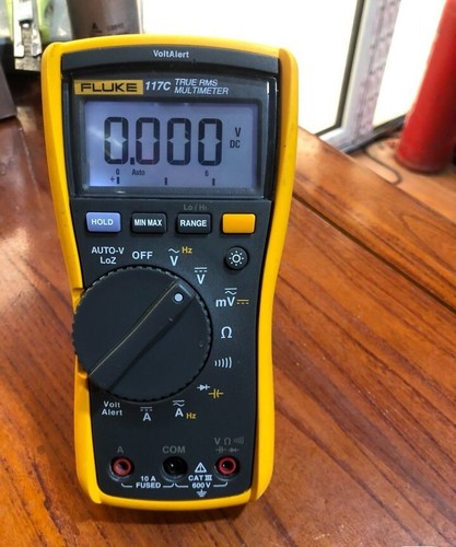 Fluke 117 C Digital Multimeter  used/// - Picture 2 of 4