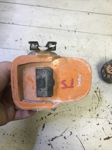 RIDGID R86034 / R86008 Cordless Impact Driver & Cordless Drill Driver FOR PARTS* - Picture 8 of 16