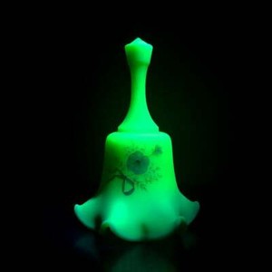 Vintage-Fenton-Glass-Connoisseur-Collection-Burmese-Satin-Vaseline-Glass-Bell