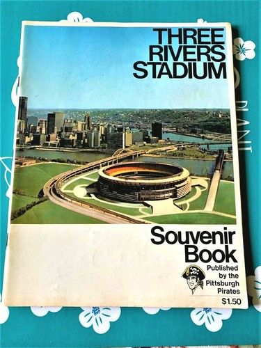 1970 PITTSBURGH PIRATES YEARBOOK  1ST YEAR THREE RIVERS STADIUM ROBERTO CLEMENTE - Picture 1 of 9