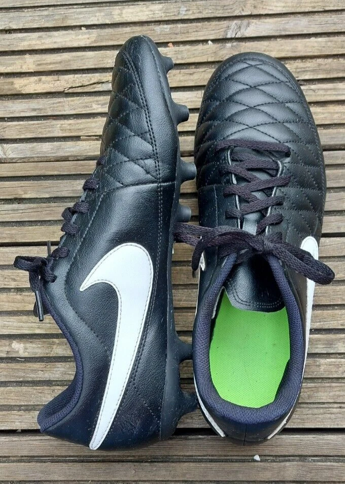 VGC NIKE MAJESTRY FG SOCCER BOOTS CLEATS AQ7902 017 UK 8