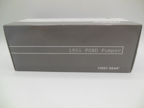 First Gear 19-2319 1951 Ford Pumper Texaco Fire Chief 1:34 Scale - Picture 12 of 13