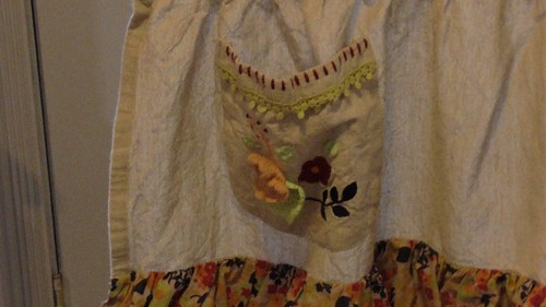 Sur La Table Boho French Country Embroidered and Crocheted Floral Applique Apron - Picture 2 of 6