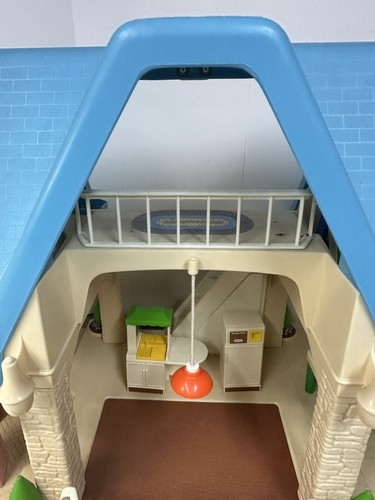 Vintage Little Tikes Dollhouse Blue Roof w/people/etc - Picture 3 of 16