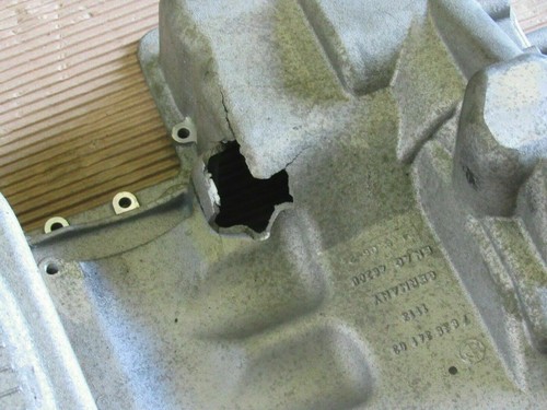 2006-2010 BMW M5 M6 E60 E63 E64 S85 5.0L V10 M ENGINE OIL PAN OEM *DAMAGED* - Picture 5 of 11