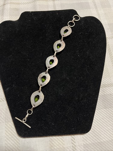 GREEN GLASS PERIDOT BRUSHED GOLD TONE LINK CHAIN BRACELET 7.5” - Picture 3 of 5