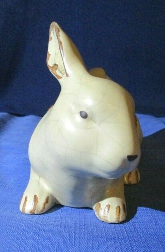 Estatuilla de conejo de porcelana Valerie Parr Hill 6,5" L con acabado antiguo agrietado - Imagen 3 de 8