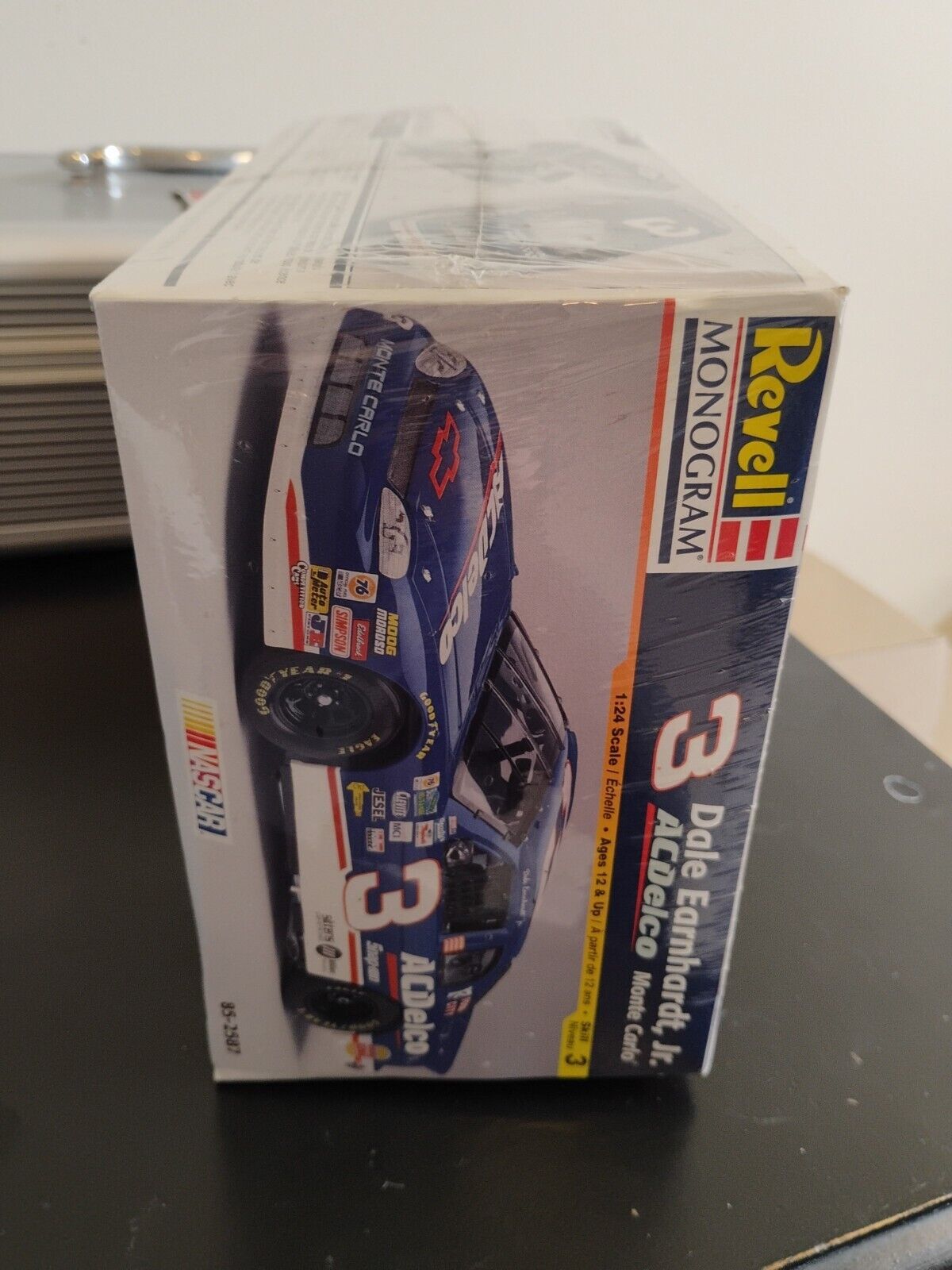 Revell 1/24 17 Darrell Waltrip Western Auto's Parts America Monte Carlo #85-4112 NOS NIB Revell 1/24 17 Darrell Waltrip Western Auto's Parts America Monte Carlo #85-4112 NOS NIB