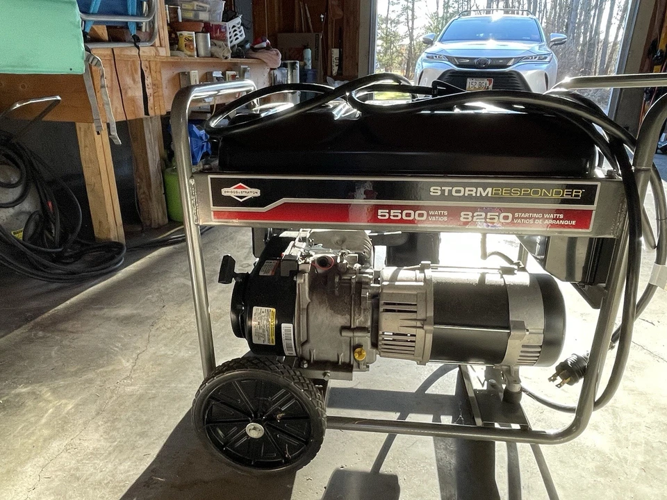 Briggs & Stratton 5500 8250 Watt Generator 30430 - Image 2 of 3