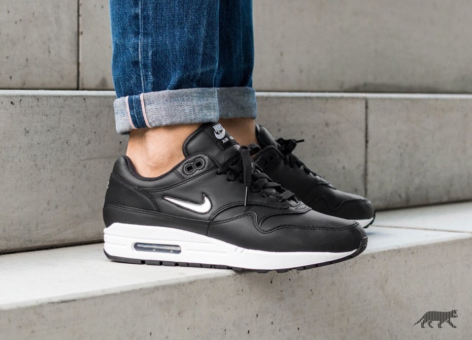 Nike Air Max 1 noir PRM SC noir 1 en cuir métallique Chaussures de sport pour hommes et femmes cdcd6e Nike Air Max 1 noir PRM SC noir 1 en cuir métallique Chaussures de sport pour hommes et femmes cdcd6e