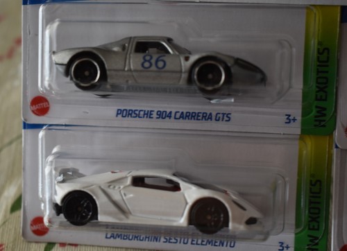 Hot Wheels HW EXOTICS LAMBORGHINI, PORSCHE, PAGANI, BUGATTI & KOENIGSEGG NEW - Picture 5 of 8