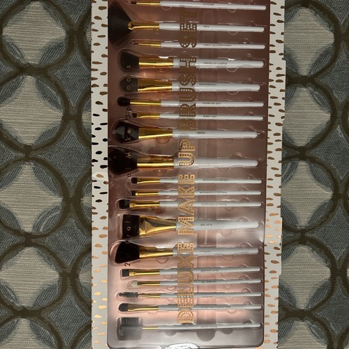 Deluxe Makeup Brushes Set - Picture 3 of 3