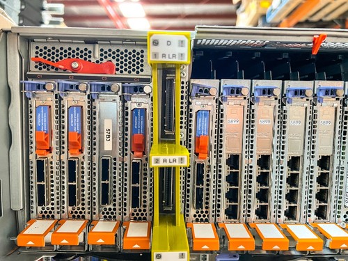 IBM 5802 12x Channel I/O Drawer Expansion for Power7, 10x PCIe, 18x SFF Bays - Picture 4 of 6