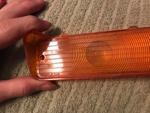 1966 CHEVROLET CHEVELLE FRONT AMBER SIGNAL LENS PARKING LIGHT LENS 66 CHEVY - Picture 2 of 9