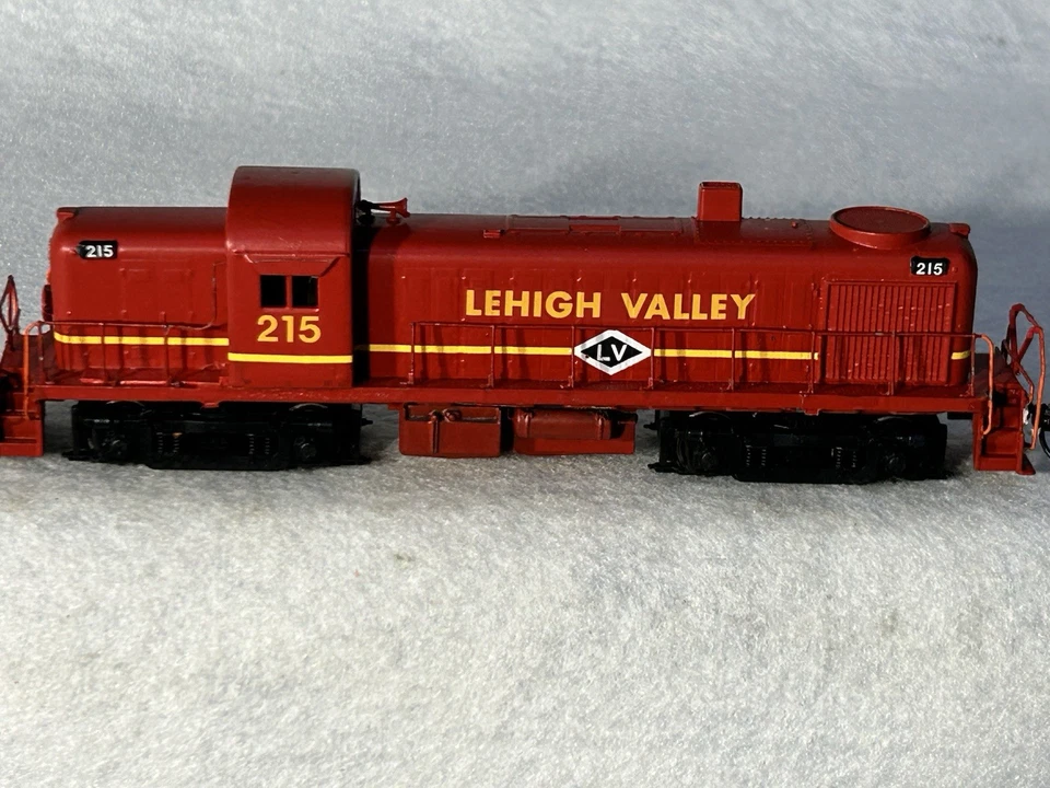 Beautiful Atlas Classic Lehigh Valley RR Alco RS-3 Loco HO - Image 2 of 4