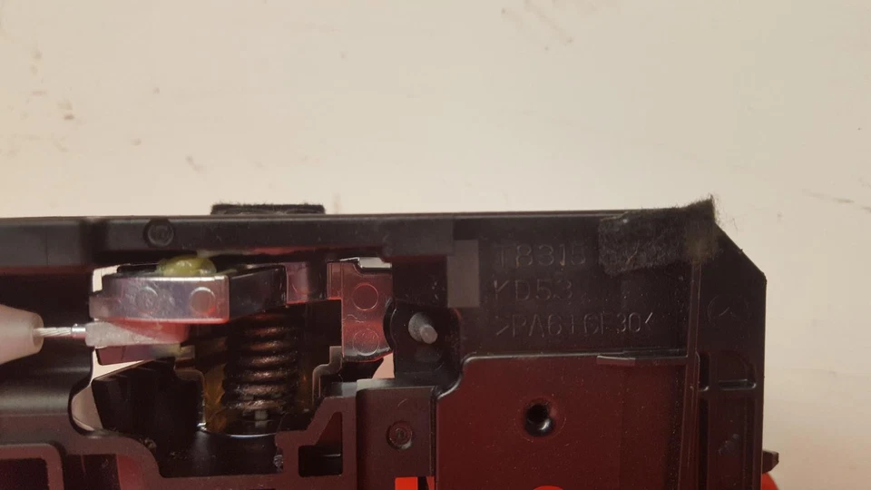 Mazda 6 2015 lado cercano cerradura puerta delantera captura actuador solenoide Foto 4 de 4