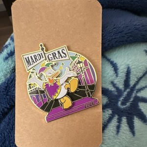 Disney Donald Duck Mardi Gras 2026 Limited Edition Single Pin Disney Franchise